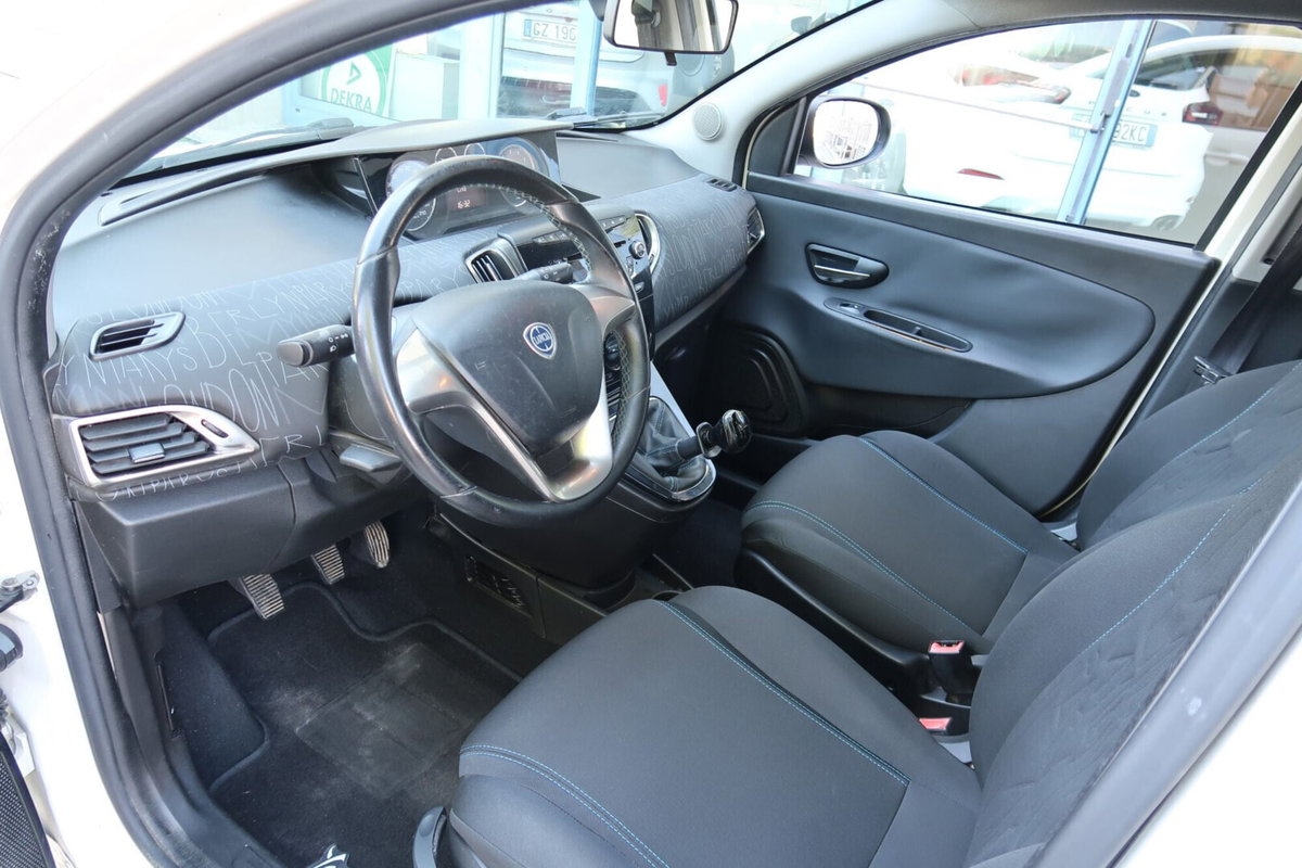 Lancia Ypsilon 0.9 TwinAir 85 CV 5 porte Metano Ecochic Elefantino (8)