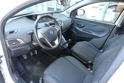 Lancia Ypsilon 0.9 TwinAir 85 CV 5 porte Metano Ecochic Elefantino (8)