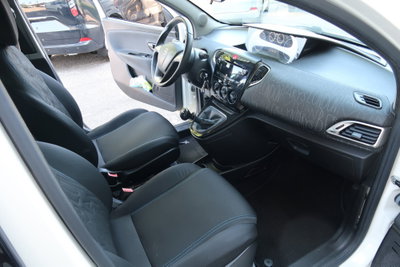 Lancia Ypsilon 0.9 TwinAir 85 CV 5 porte Metano Ecochic Elefantino (9)