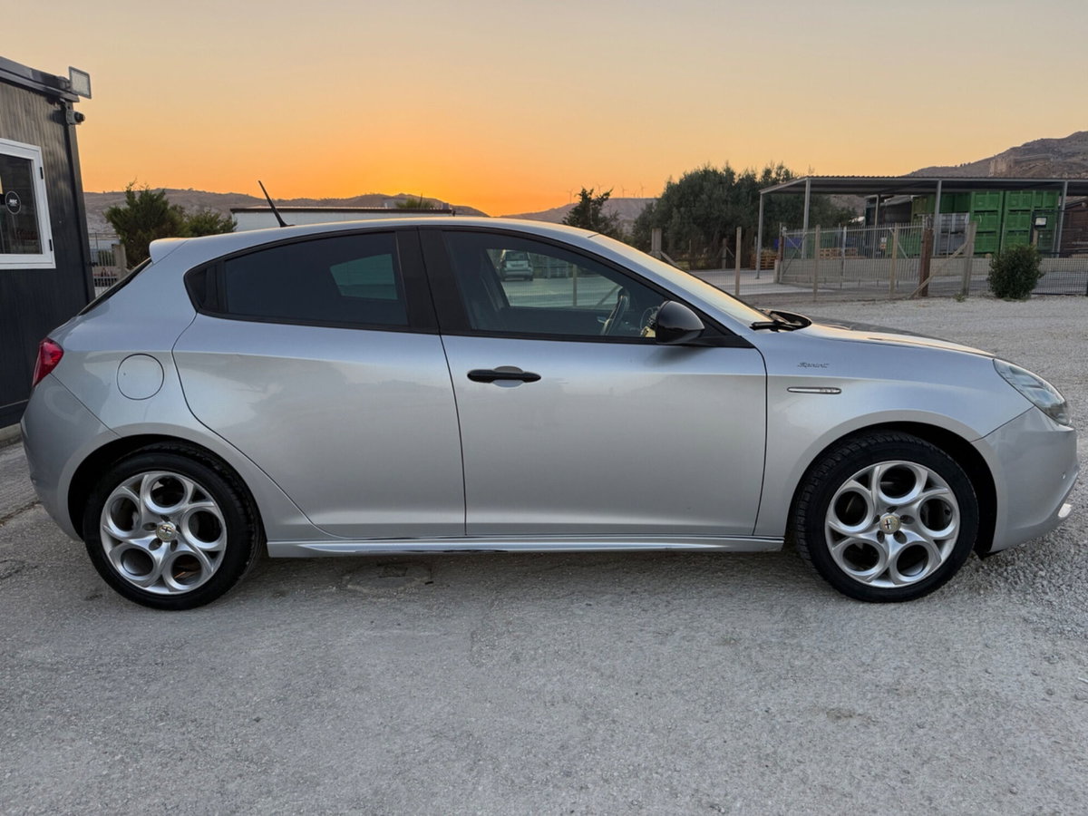 Alfa Romeo Giulietta 1.6 JTDm-2 Distinctive (4)