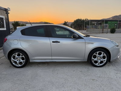 Alfa Romeo Giulietta 1.6 JTDm-2 Distinctive (4)