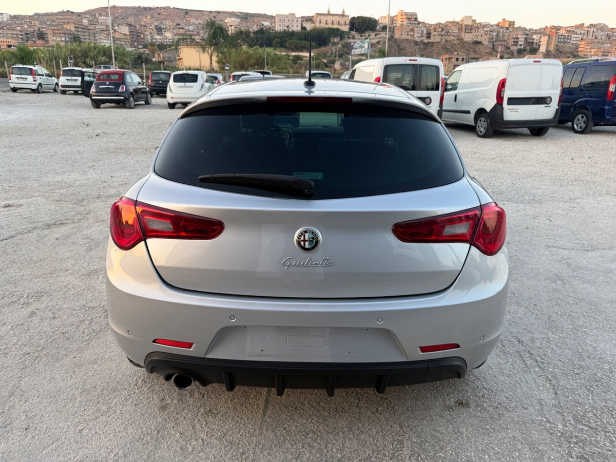 Alfa Romeo Giulietta 1.6 JTDm-2 Distinctive (6)