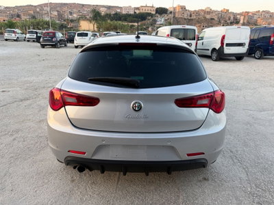 Alfa Romeo Giulietta 1.6 JTDm-2 Distinctive (6)