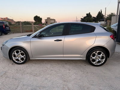 Alfa Romeo Giulietta 1.6 JTDm-2 Distinctive (8)
