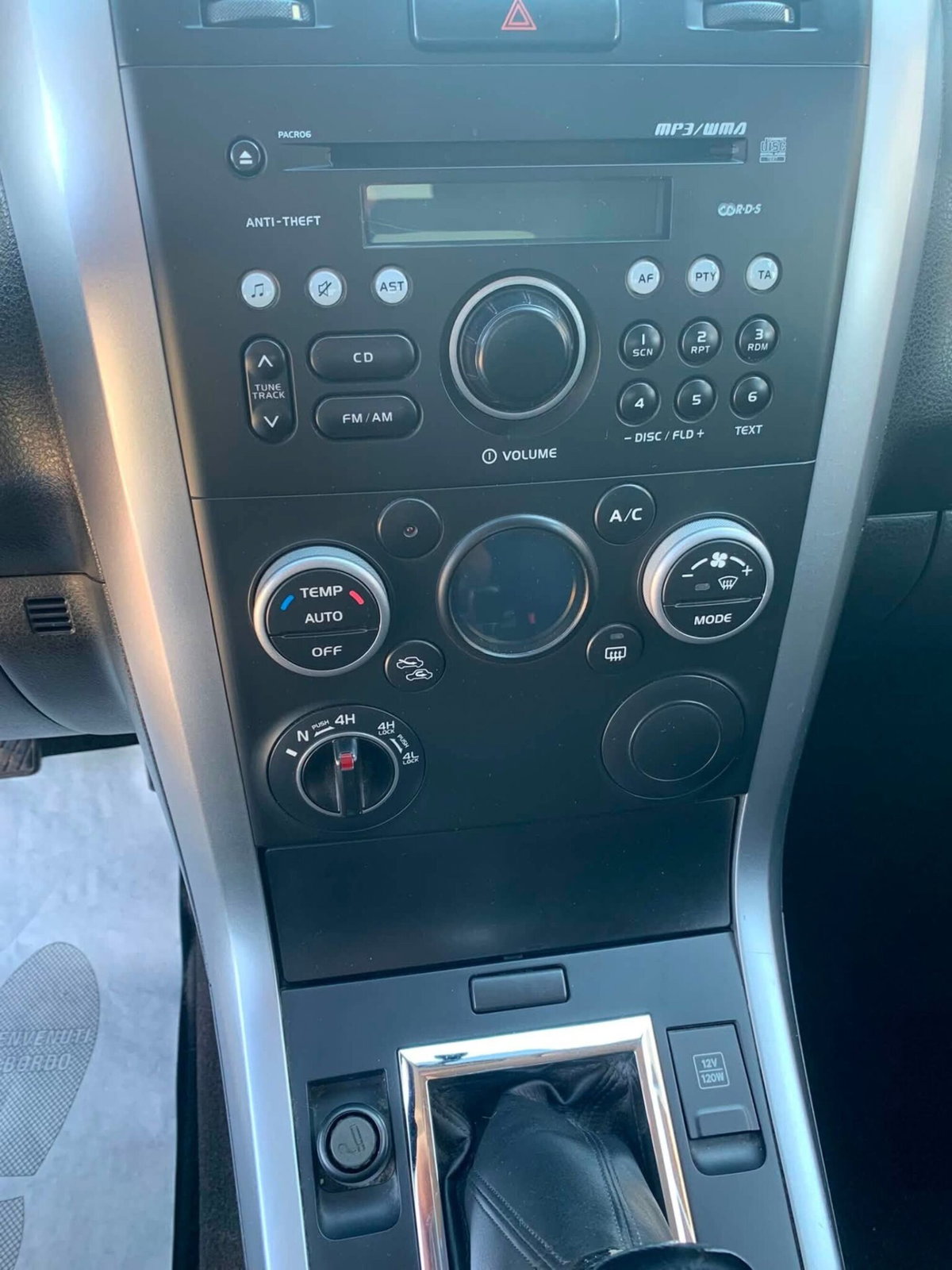 Suzuki Grand Vitara 1.9 DDiS 3 porte Offroad (10)