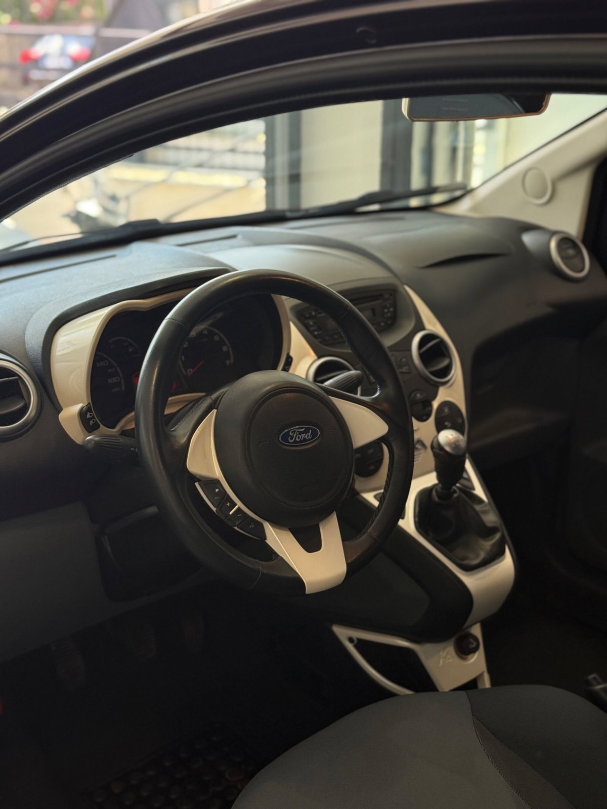 Ford Ka 1.2 8V 69CV Titanium (7)