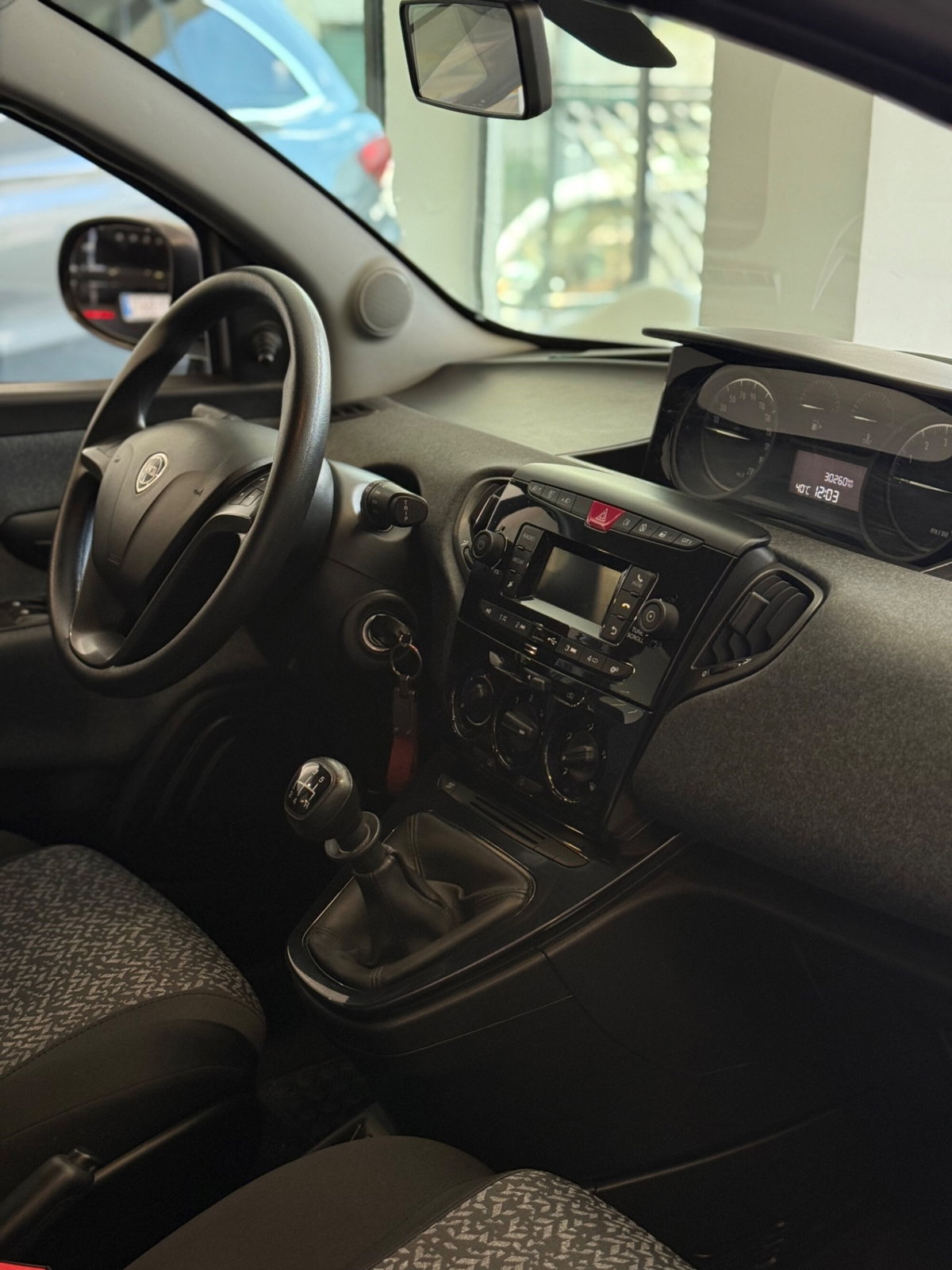 Lancia Ypsilon 1.2 69 CV 5 porte Gold (11)
