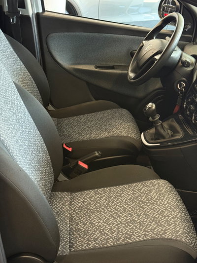 Lancia Ypsilon 1.2 69 CV 5 porte Gold (12)