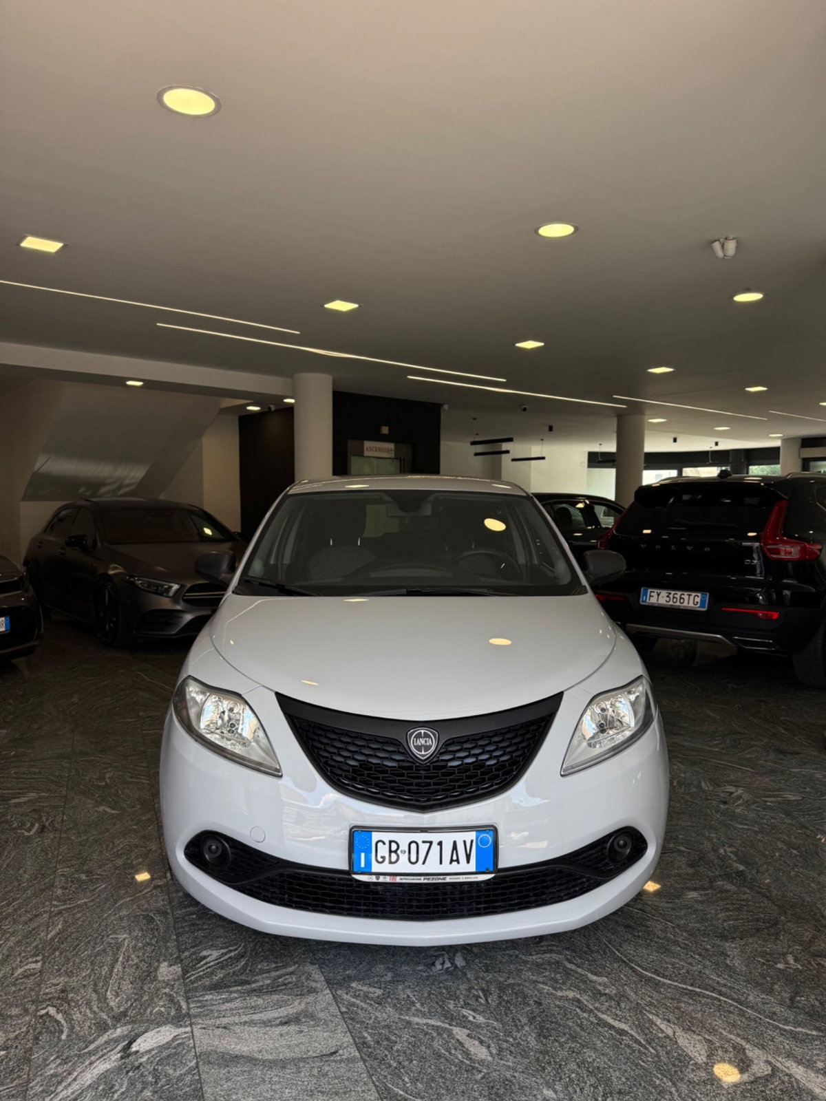 Lancia Ypsilon 1.2 69 CV 5 porte Gold (2)