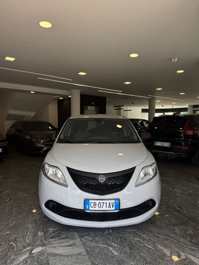 Lancia Ypsilon 1.2 69 CV 5 porte Gold (2)