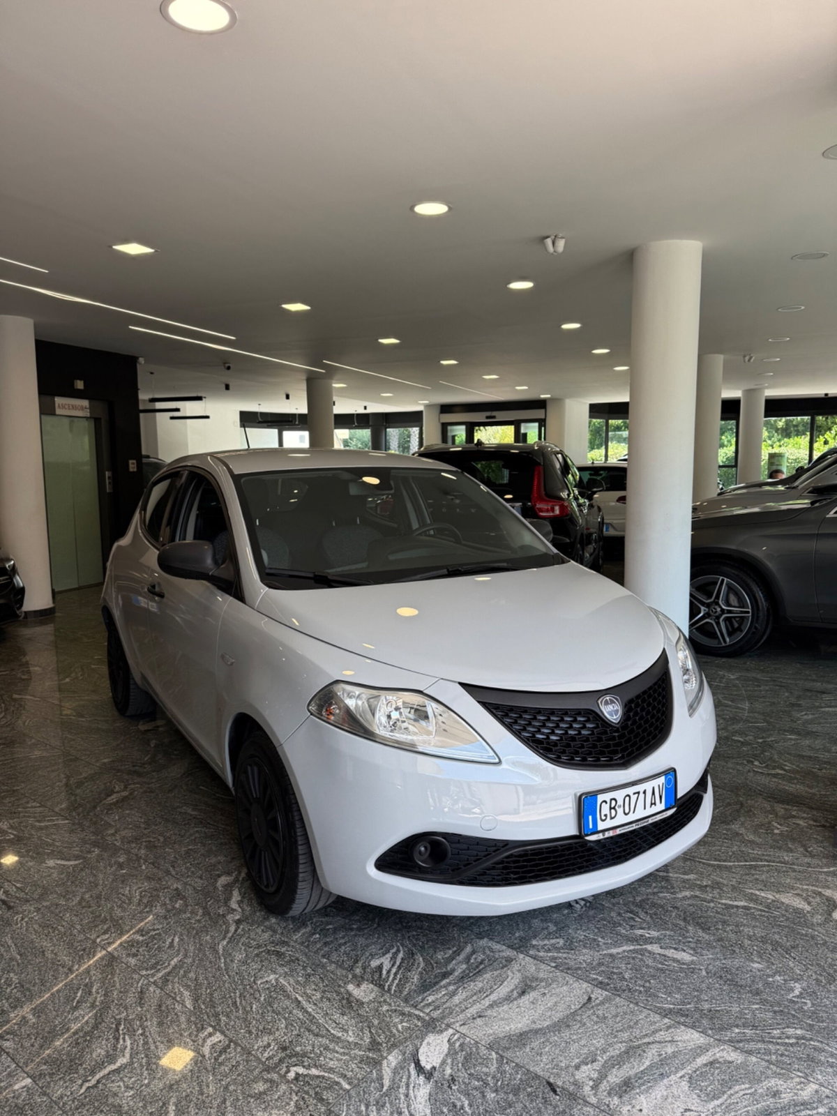 Lancia Ypsilon 1.2 69 CV 5 porte Gold (6)
