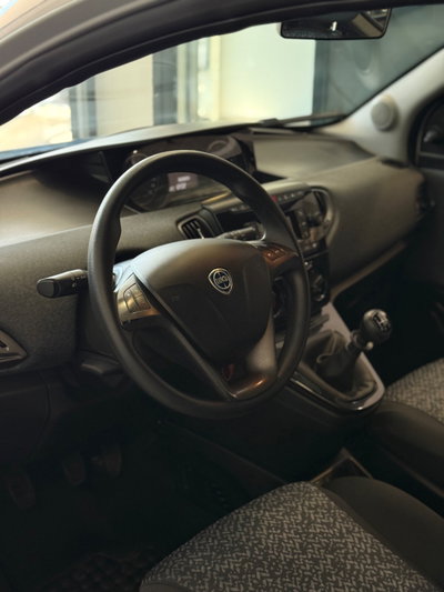 Lancia Ypsilon 1.2 69 CV 5 porte Gold (7)