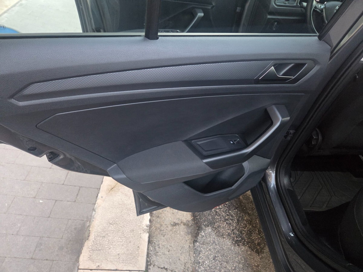 Volkswagen T-Roc 1.6 TDI SCR Advanced BlueMotion Technology (14)