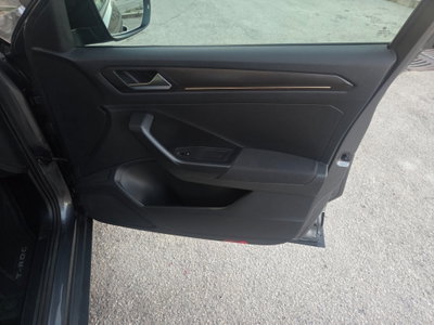 Volkswagen T-Roc 1.6 TDI SCR Advanced BlueMotion Technology (15)