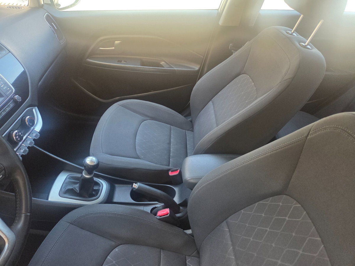 Kia Rio 1.2 CVVT 5p. Cool (12)