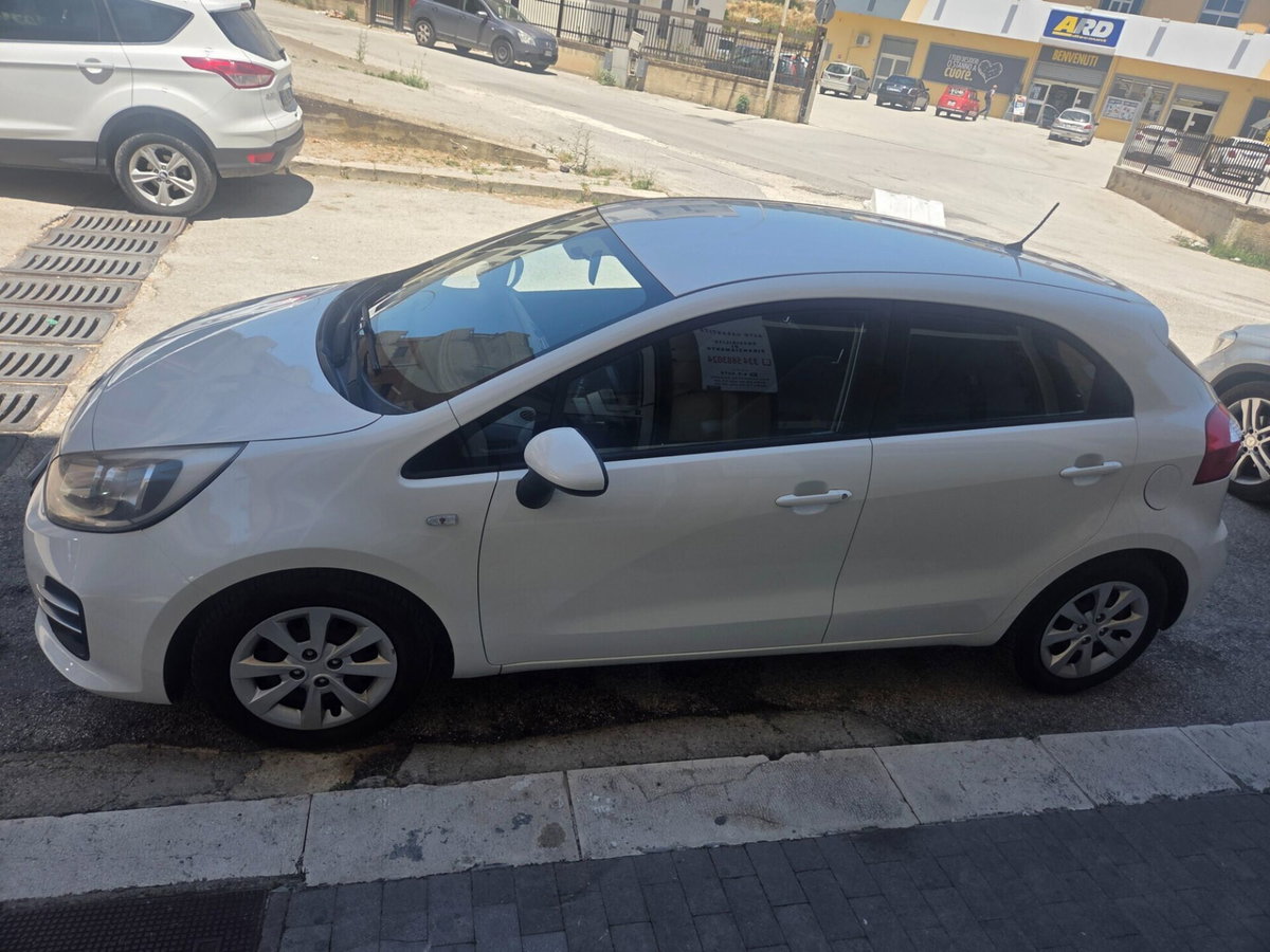 Kia Rio 1.2 CVVT 5p. Cool (9)