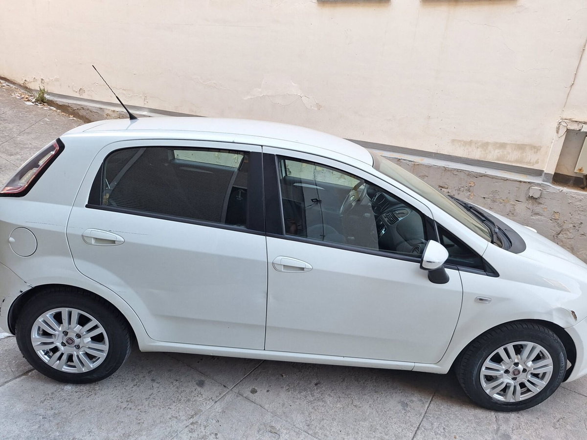 Fiat Punto 1.3 MJT II S&S 85 CV 5 porte ECO Lounge (11)