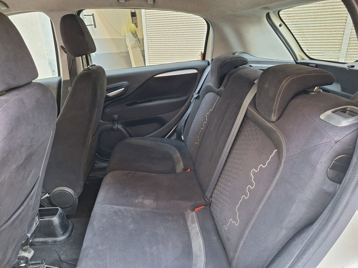 Fiat Punto 1.3 MJT II S&S 85 CV 5 porte ECO Lounge (13)