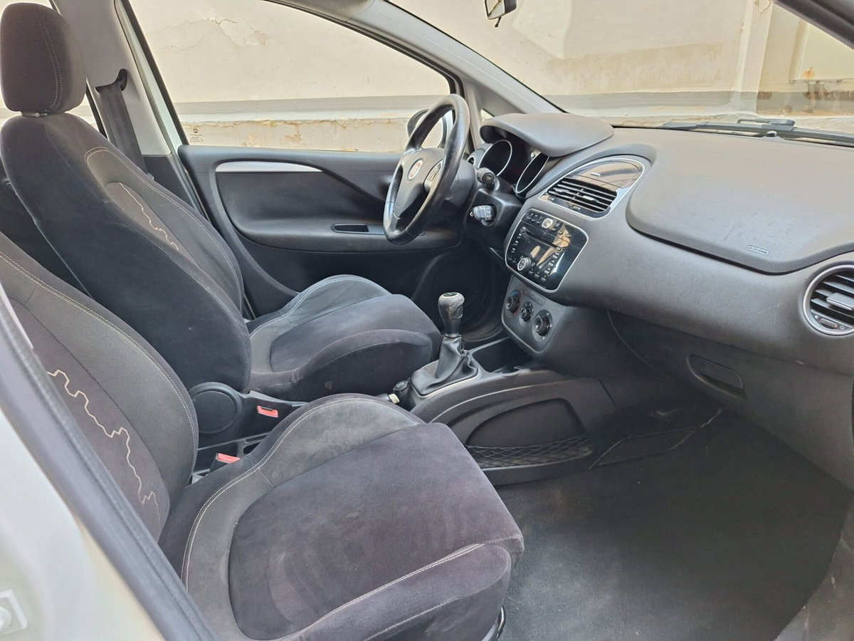 Fiat Punto 1.3 MJT II S&S 85 CV 5 porte ECO Lounge (8)