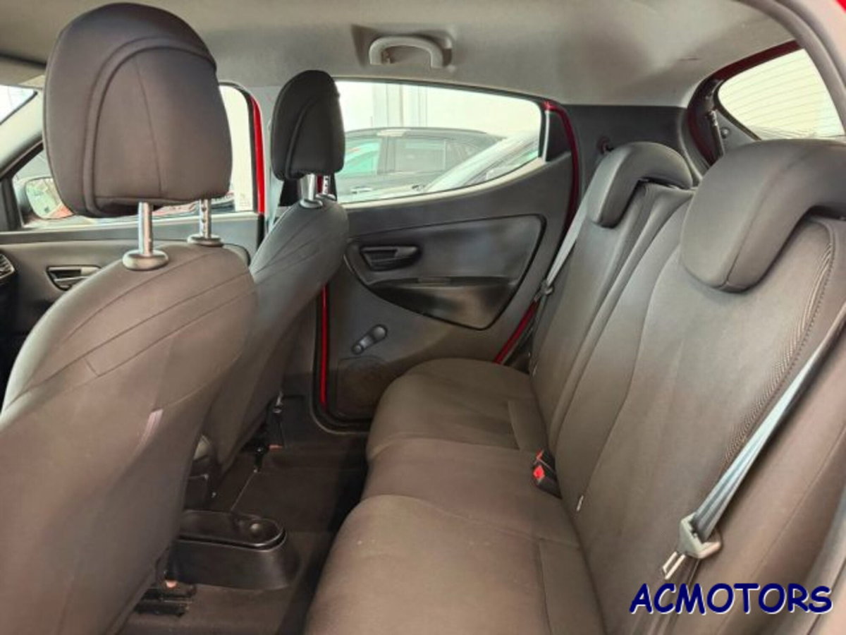 Lancia Ypsilon 1.2 69 CV 5 porte Gold (12)