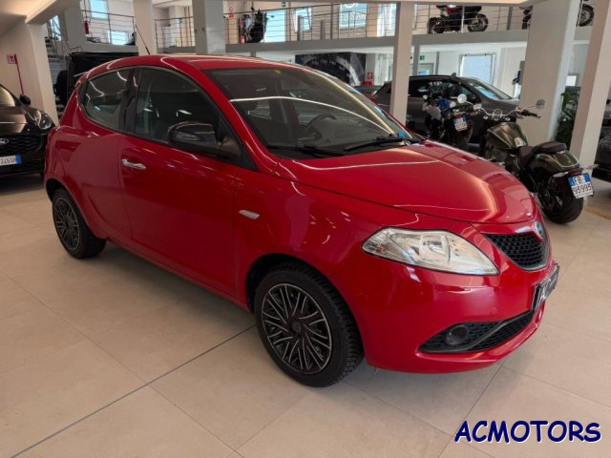 Lancia Ypsilon 1.2 69 CV 5 porte Gold (2)