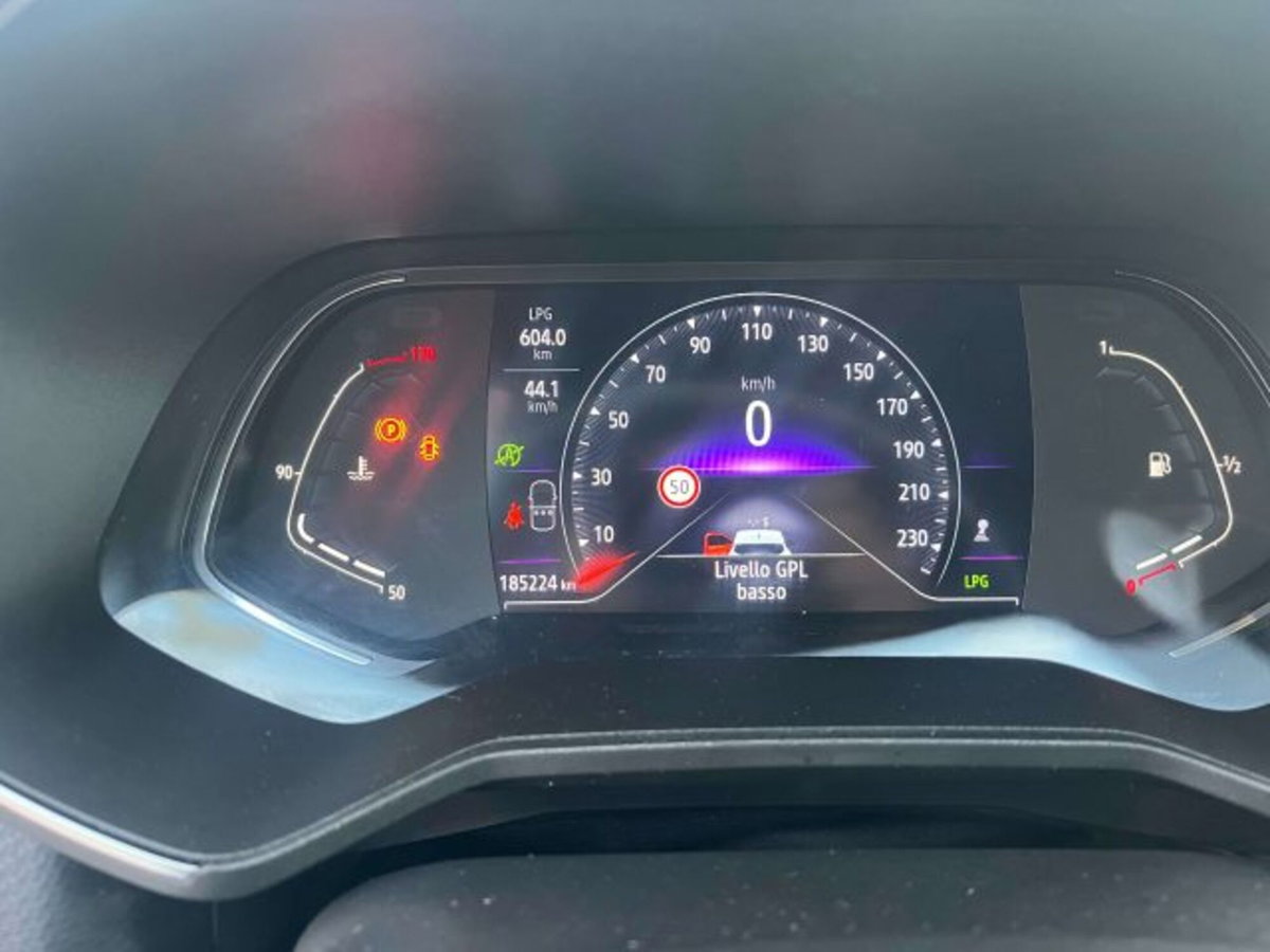 Renault Clio 1.0 tce Techno Gpl 100cv (9)