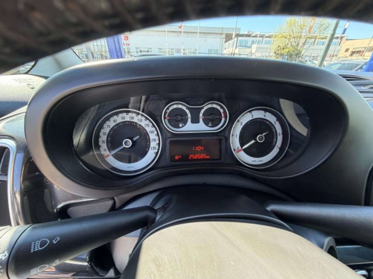 Fiat 500L Living 1.6 Multijet 105 CV Lounge (9)