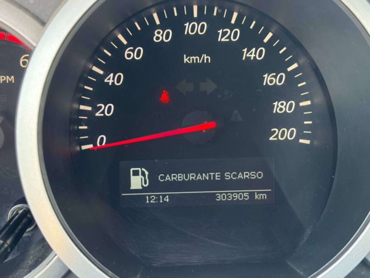 Suzuki Grand Vitara 1.9 DDiS 3 porte Offroad (12)