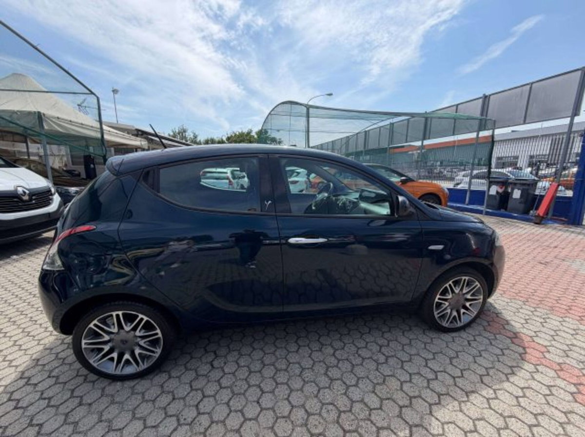 Lancia Ypsilon 1.3 MJT 16V 95 CV 5 porte S&S Platinum (4)