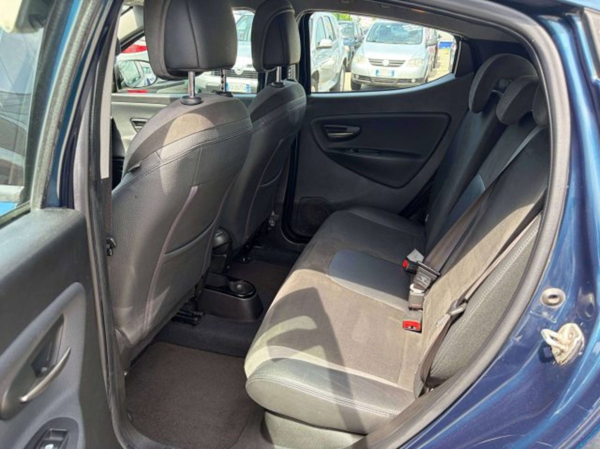 Lancia Ypsilon 1.3 MJT 16V 95 CV 5 porte S&S Platinum (8)