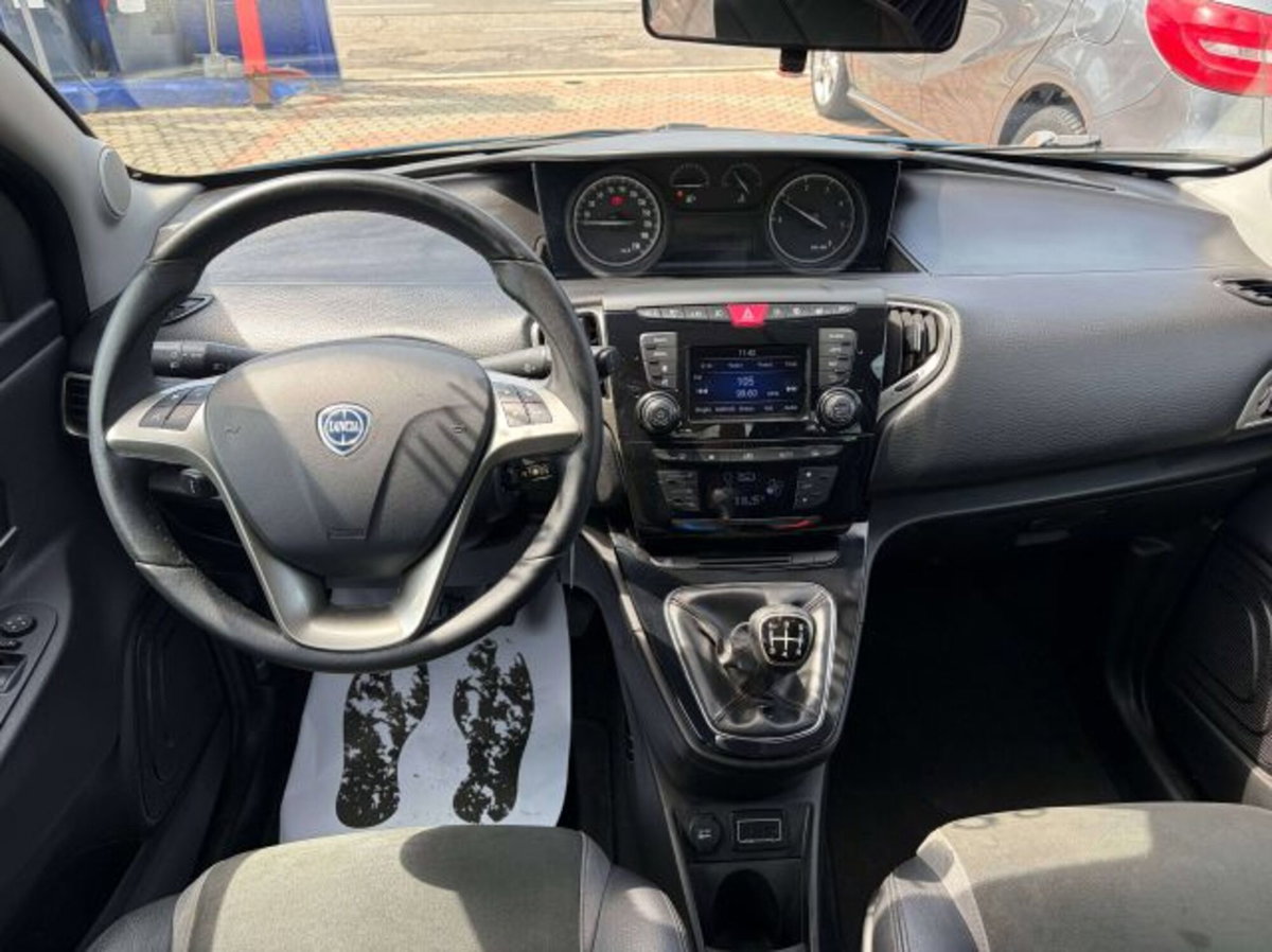 Lancia Ypsilon 1.3 MJT 16V 95 CV 5 porte S&S Platinum (9)