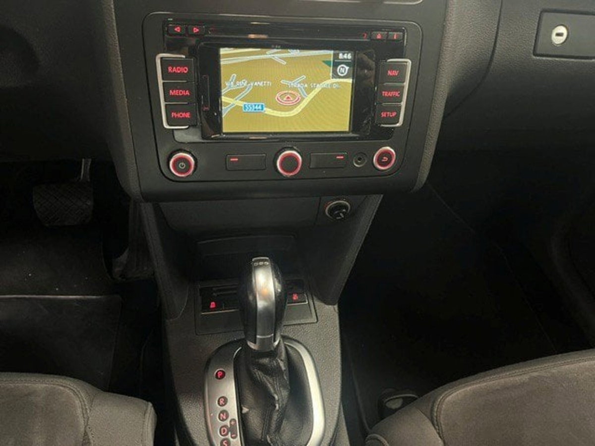 Volkswagen Touran 2.0 TDI 140 CV DSG Highline (11)