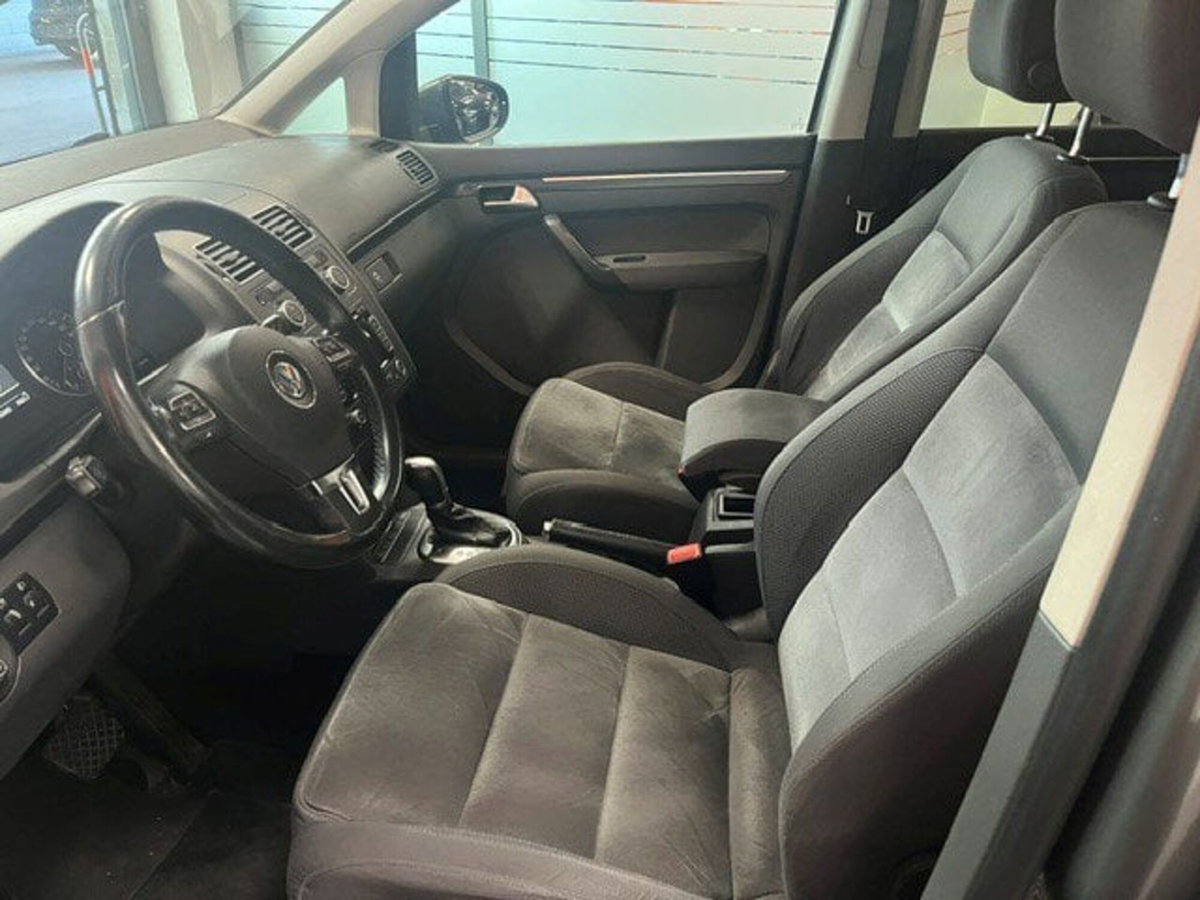 Volkswagen Touran 2.0 TDI 140 CV DSG Highline (8)