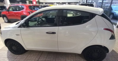 Lancia Ypsilon 1.0 FireFly 5 porte S&S Hybrid Ecochic Silver (4)
