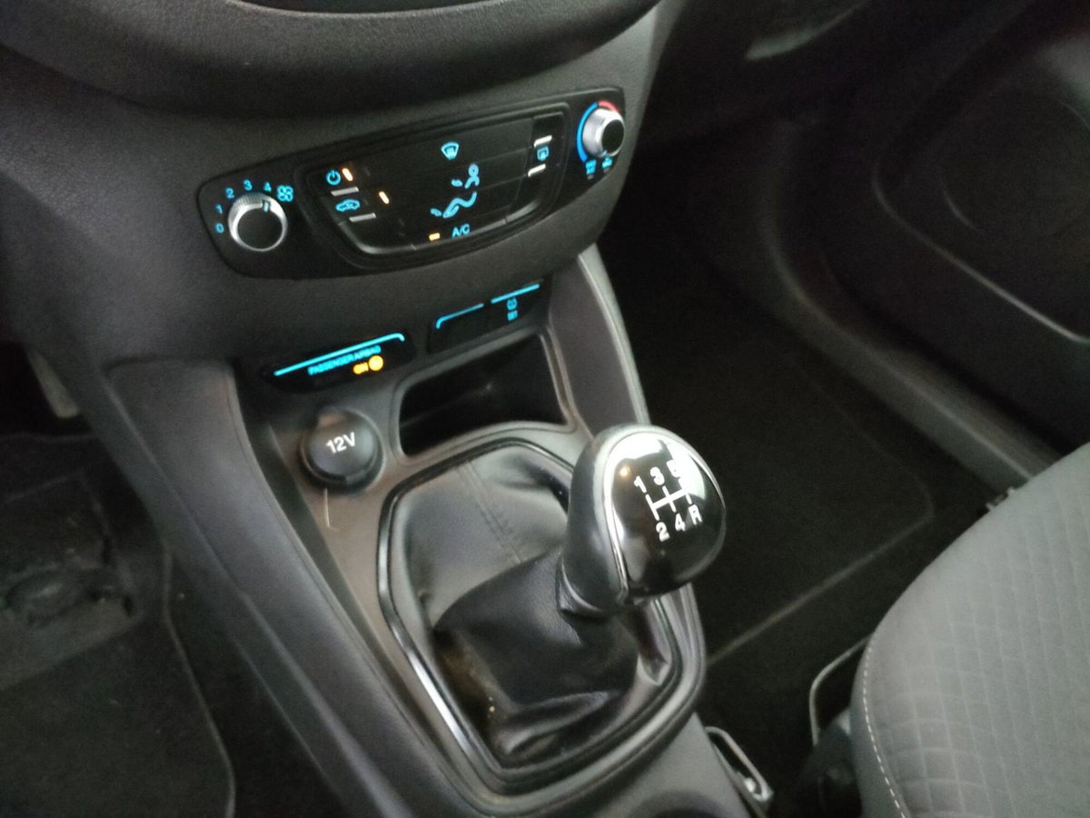 Ford Tourneo Courier 1.5 TDCI 95 CV Plus (16)