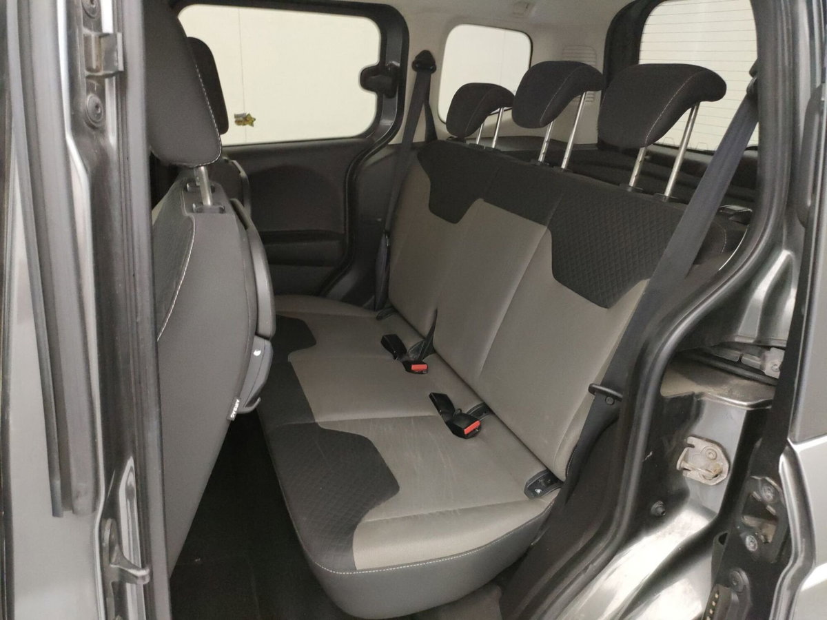 Ford Tourneo Courier 1.5 TDCI 95 CV Plus (8)