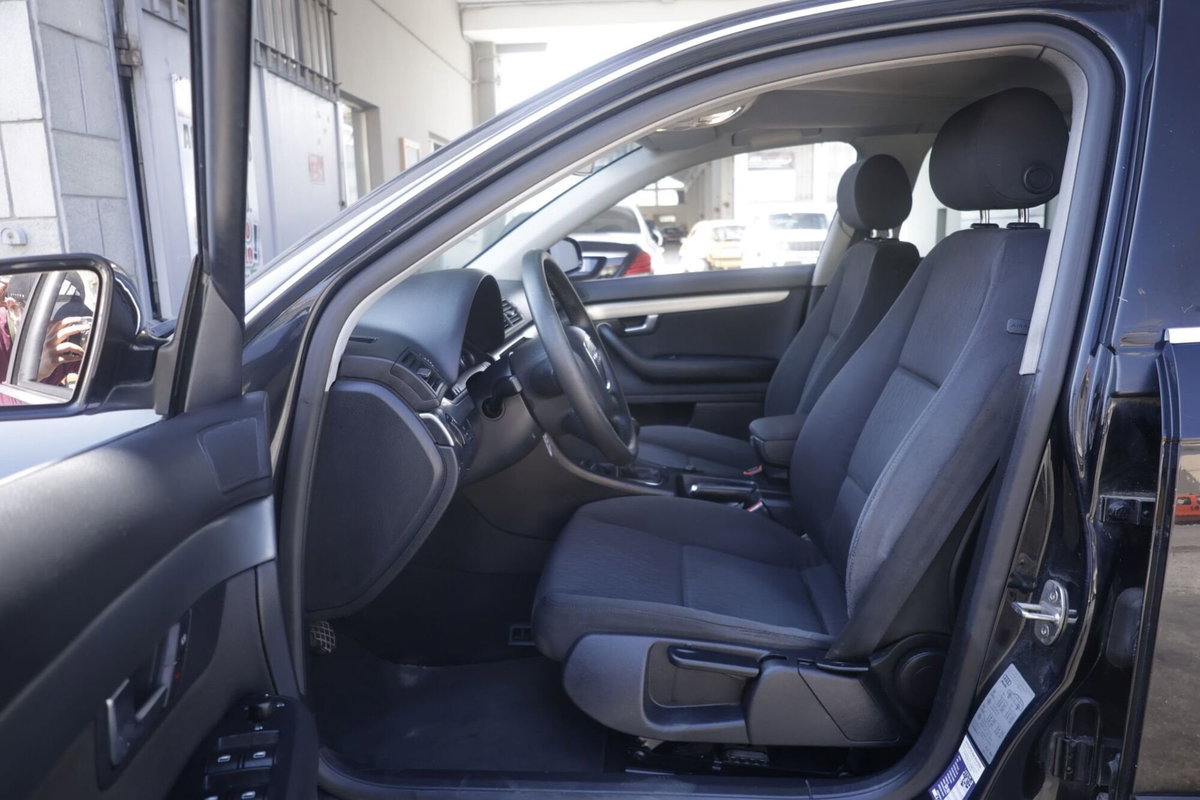 Audi A4 Avant 2.0 16V TDI multitr. Top (17)