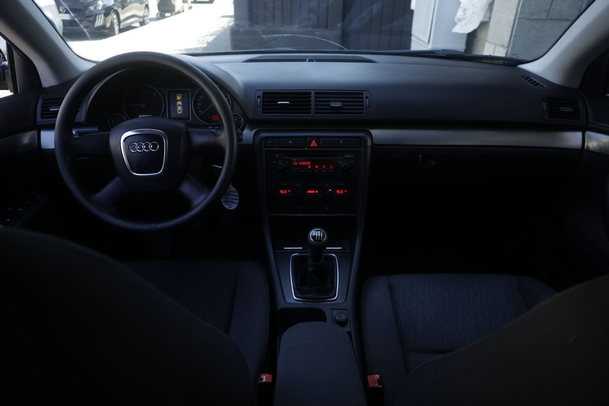 Audi A4 Avant 2.0 16V TDI multitr. Top (2)