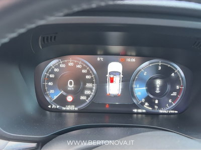 Volvo XC60 B4 (d) AWD Geartronic Momentum Pro (14)
