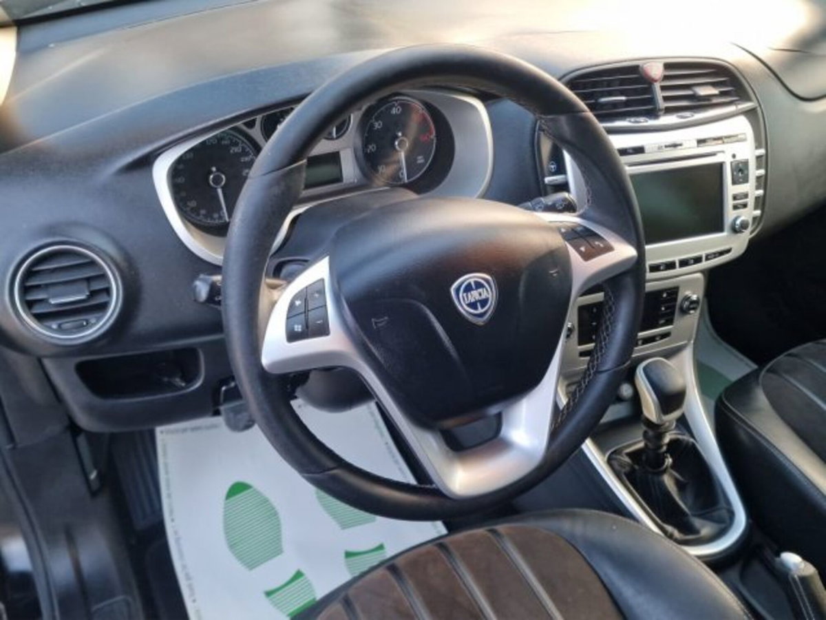 Lancia Delta 1.6 MJT DPF Oro (10)