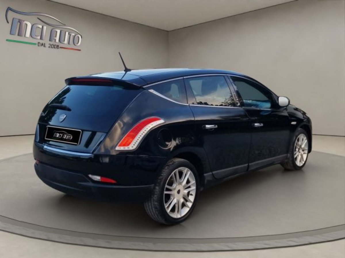 Lancia Delta 1.6 MJT DPF Oro (5)