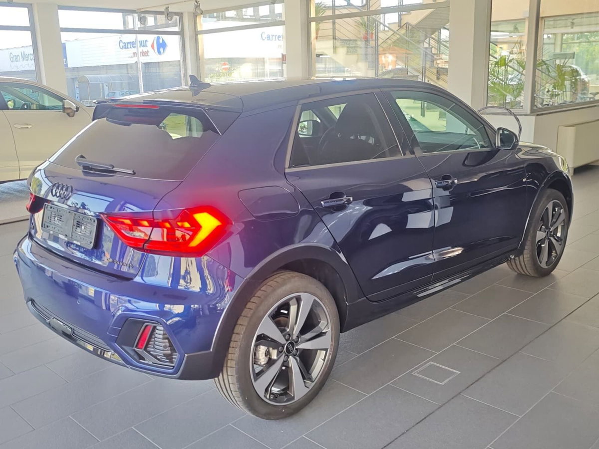 Audi A1 allstreet 30 1.0 tfsi Identity Contrast 116cv (4)
