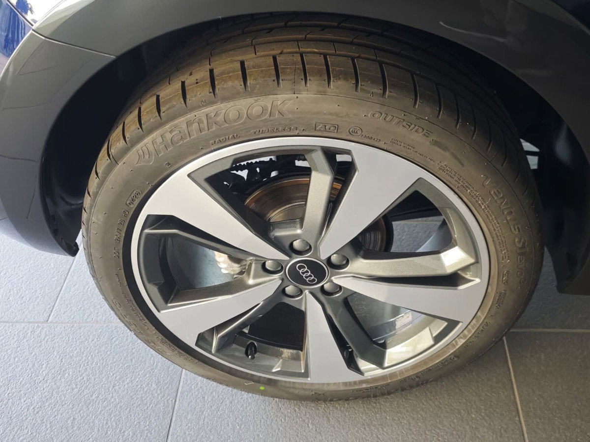 Audi A1 allstreet 30 1.0 tfsi Identity Contrast 116cv (5)