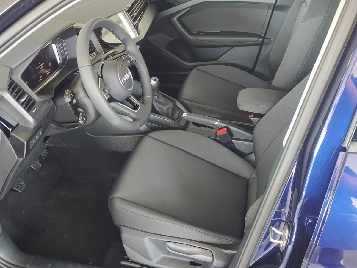 Audi A1 allstreet 30 1.0 tfsi Identity Contrast 116cv (7)