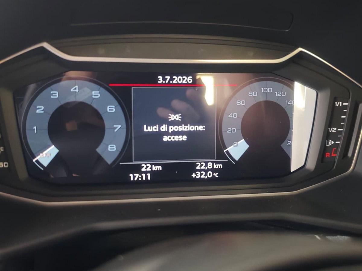 Audi A1 allstreet 30 1.0 tfsi Identity Contrast 116cv (8)