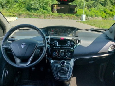Lancia Ypsilon 1.0 FireFly 5 porte S&S Hybrid Maryne (11)