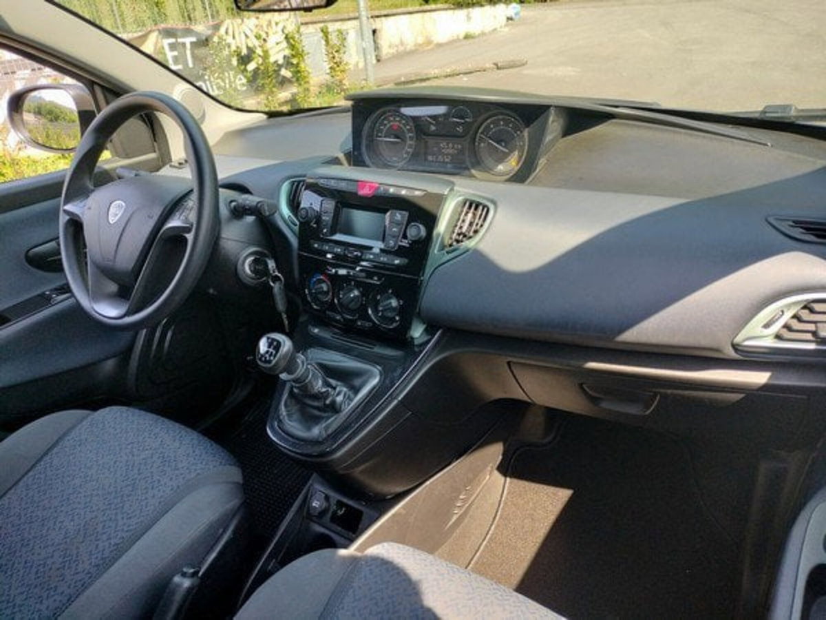 Lancia Ypsilon 1.0 FireFly 5 porte S&S Hybrid Maryne (14)