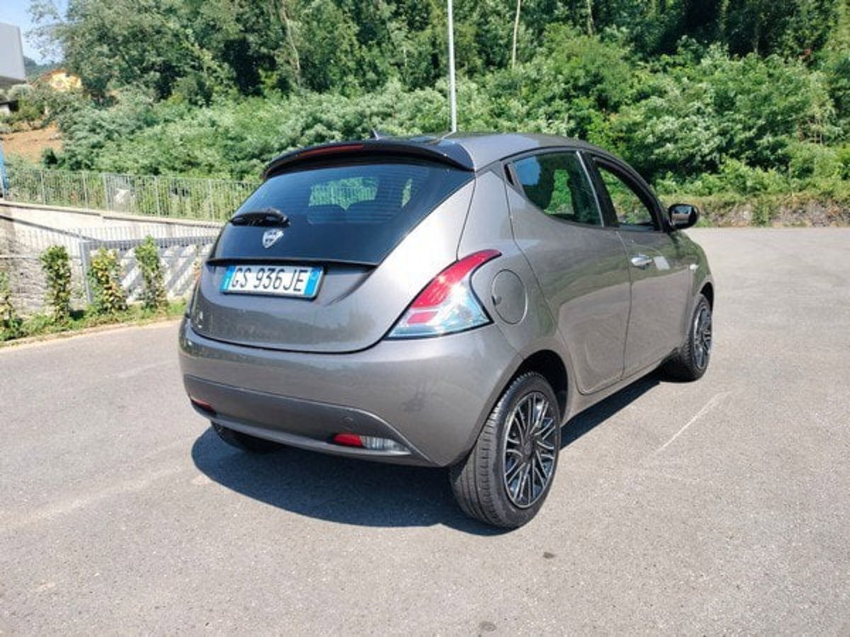 Lancia Ypsilon 1.0 FireFly 5 porte S&S Hybrid Maryne (6)