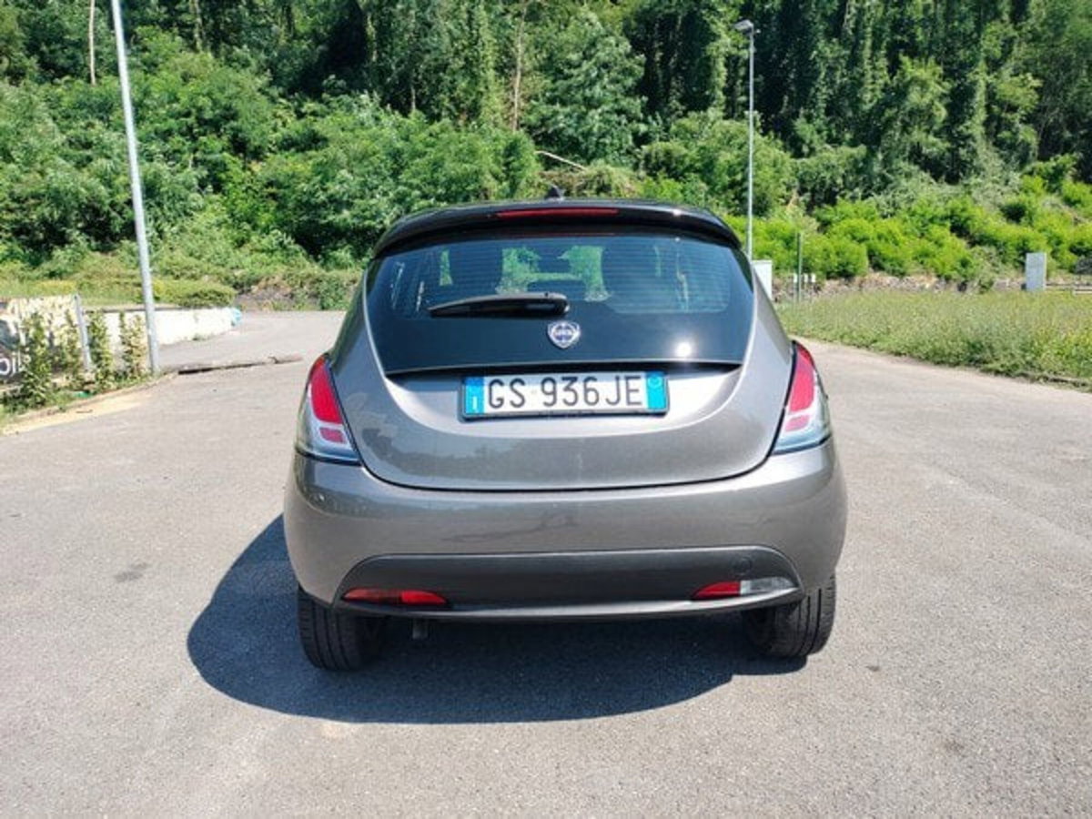 Lancia Ypsilon 1.0 FireFly 5 porte S&S Hybrid Maryne (7)