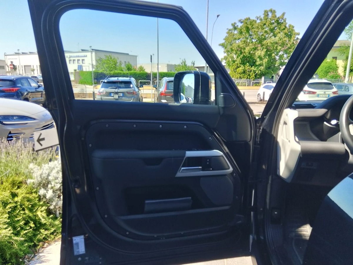 Land Rover Defender 110 3.0d i6 mhev SE awd 250cv auto 6p.ti (18)